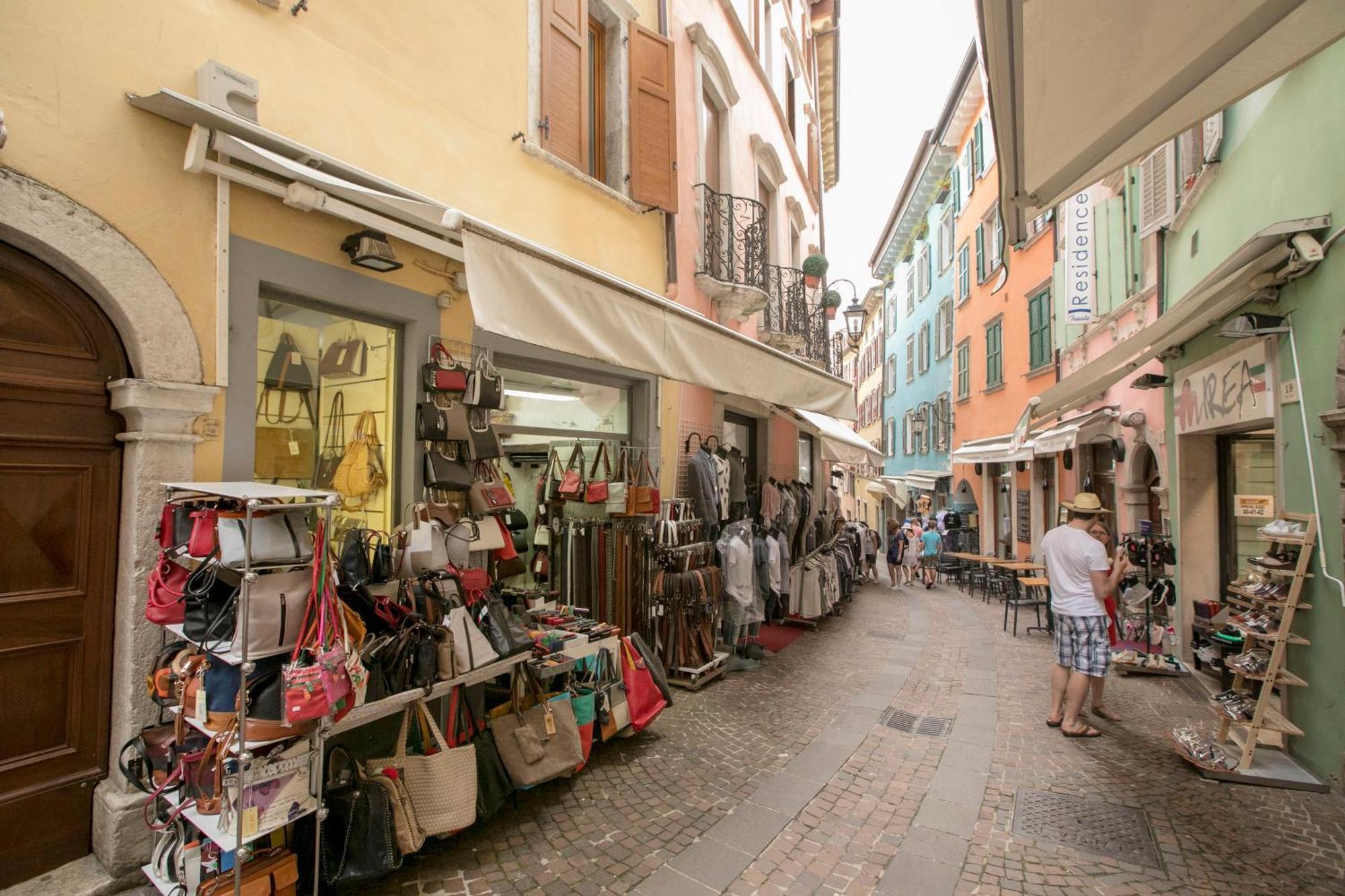 Appartamento Centro Storico Riva - Happy Rentals Riva del Garda Exterior foto